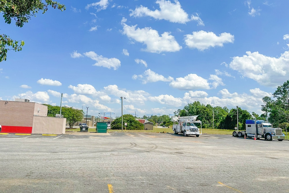 Louisville Inn By Oyo Louisville Municipal Airport