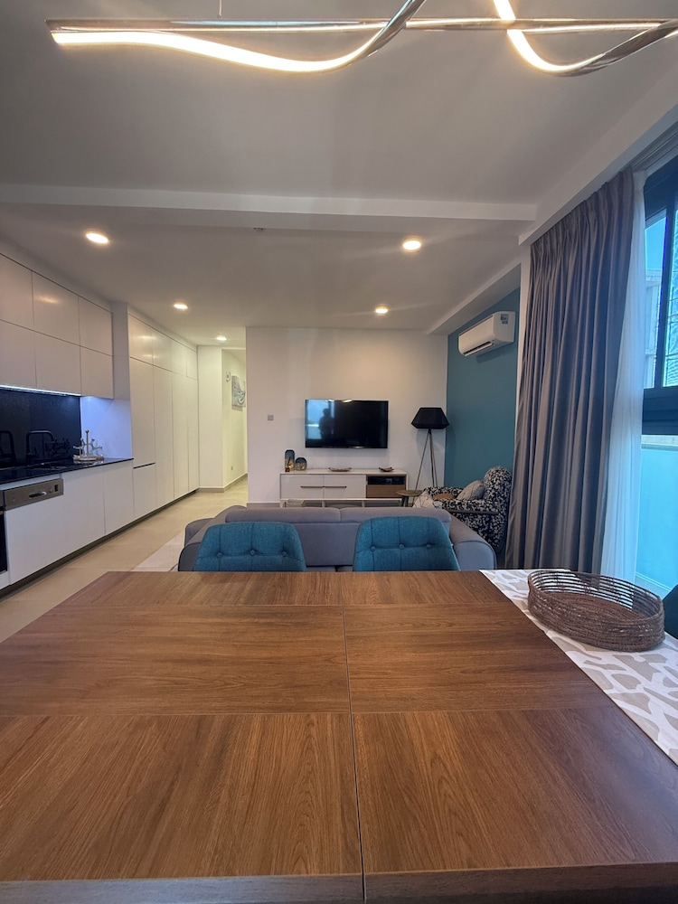 Kinville Suites - Cantonment Living