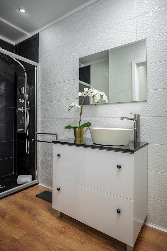 Gaia23 · Lovely 2-bed w/ Parking Amazing View