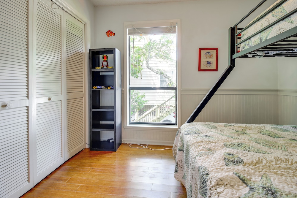Walk to North Topsail Shores: Beach House w/ Gear!