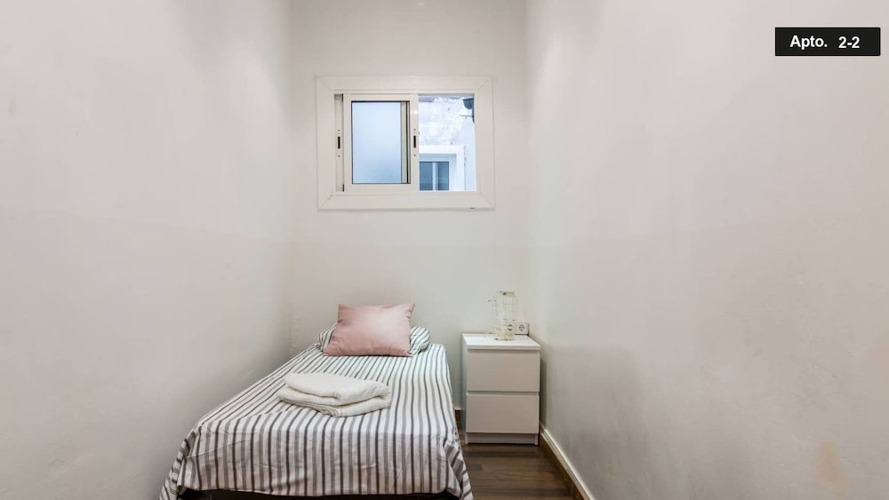 Two Bedroom Apartment in the Heart of the Born 22 photo 4
