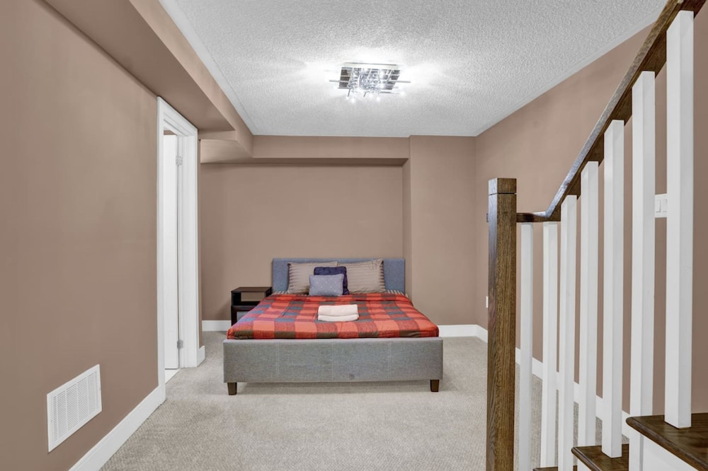Stylish Mississauga Lower Unit BBQ Yard Paradise