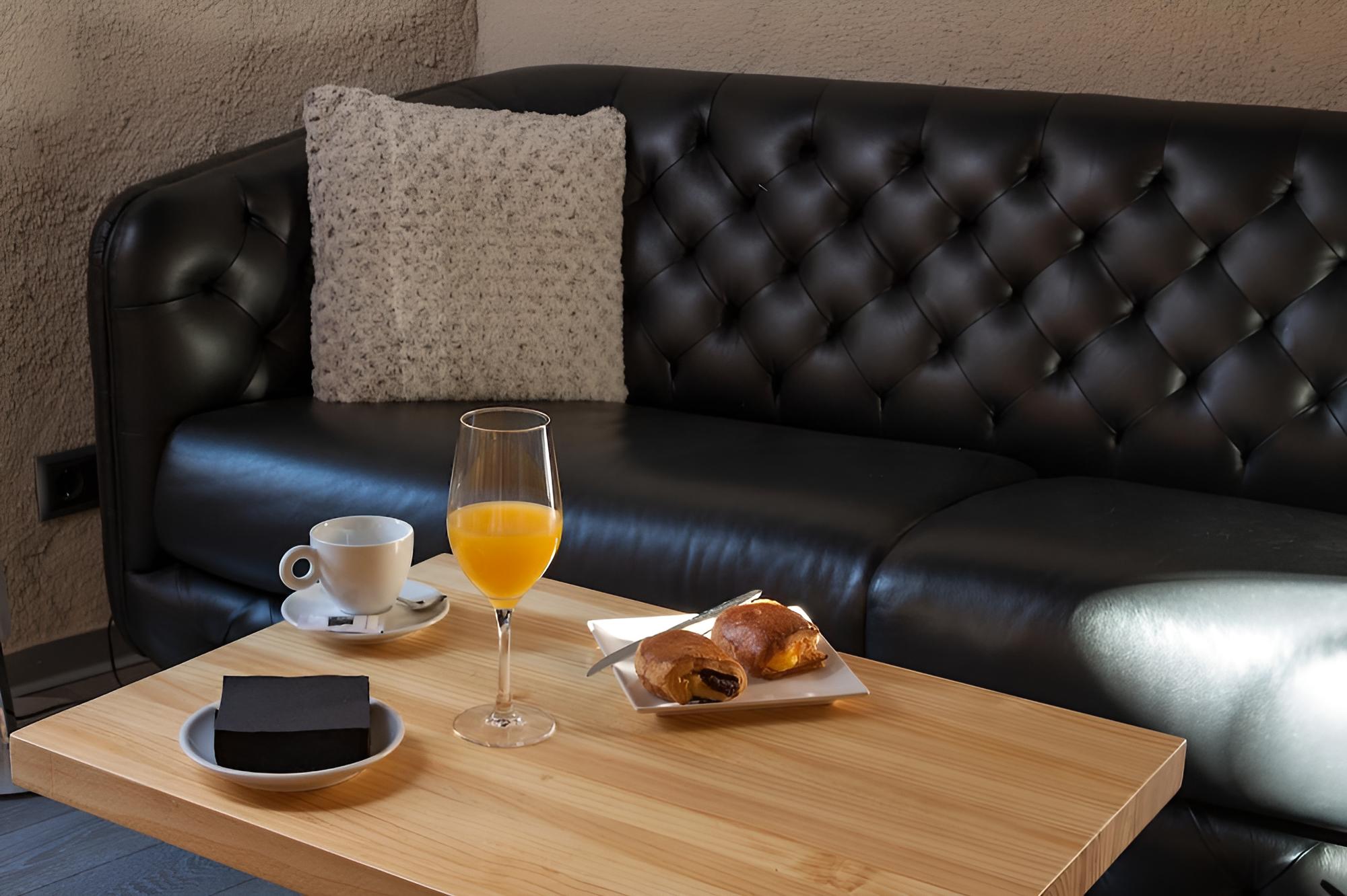 El Encanto Hotel & Cafetería