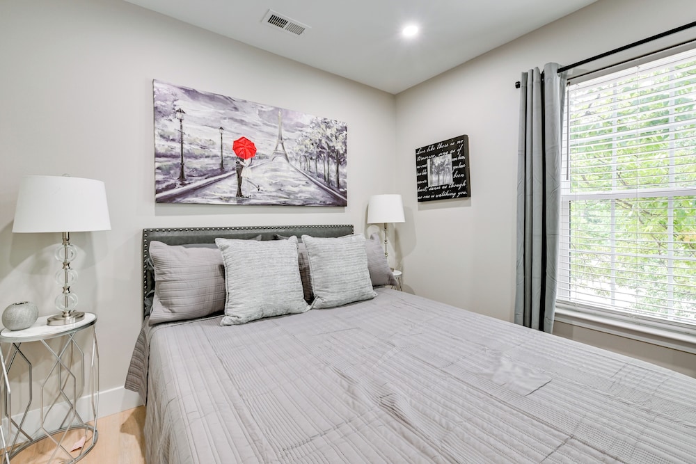 2 Mi to Uptown Charlotte: Family Home w/ Game Room