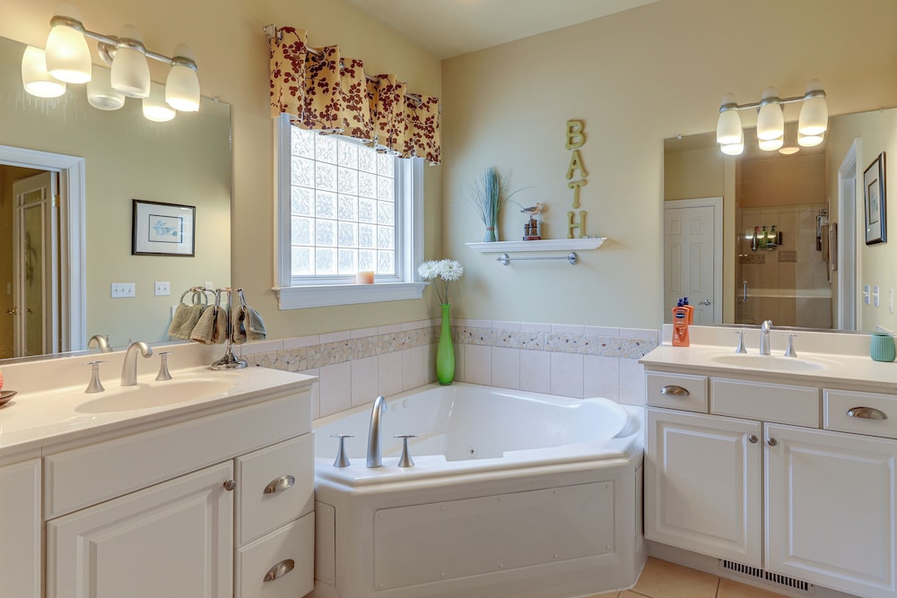 2 Mi to Bethany Beach! Spacious Family Retreat