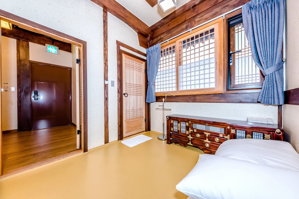 Hanok Hotel Hallagung 20