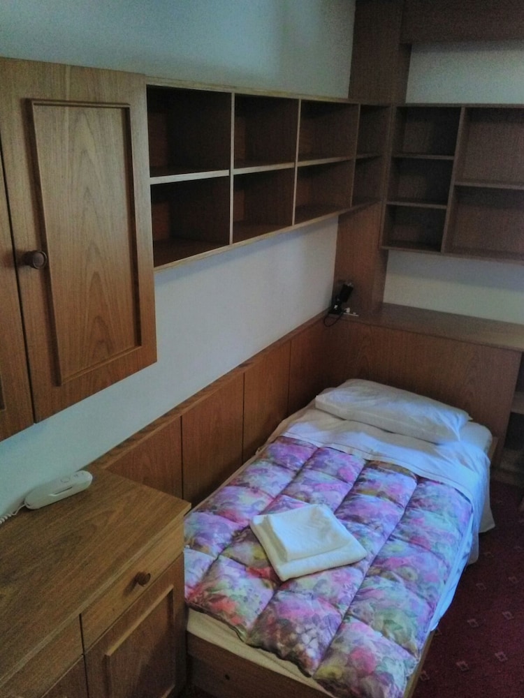 Hotel & Camping Gisser