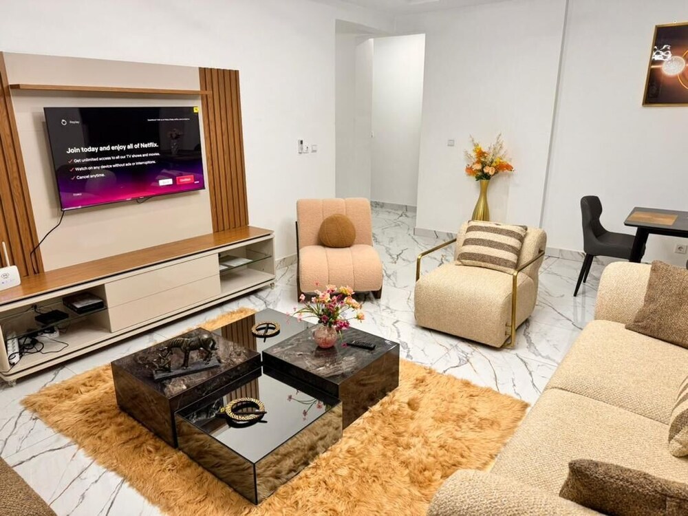 Everluxe Residence