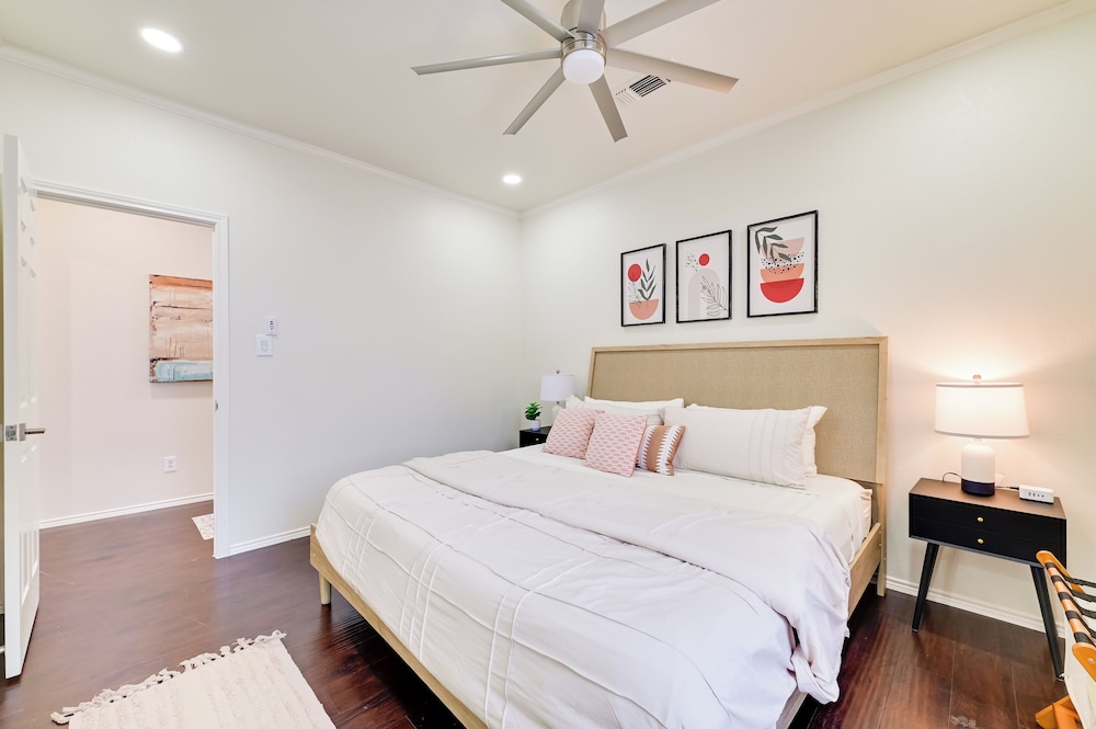 4 Mi to Dtwn: Family Home w/ Games in Frisco
