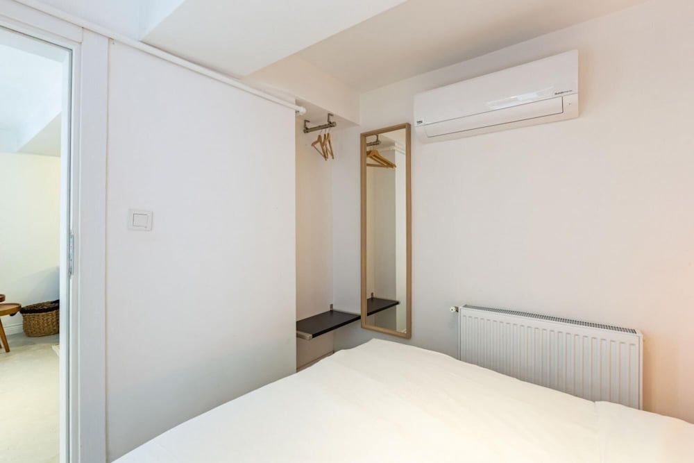 Flat 5 Min to Taksim With Backyard in Cihangir