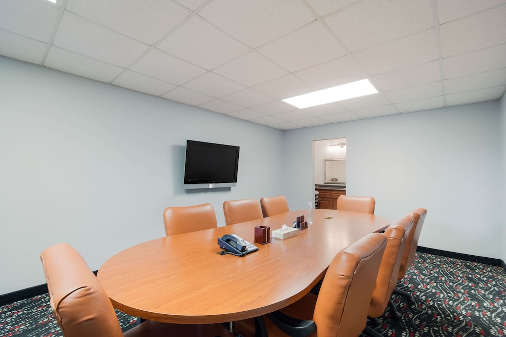 Statesboro Vacations - Quality Inn  Suites Conference Center Statesboro Historic District - Property Image 37