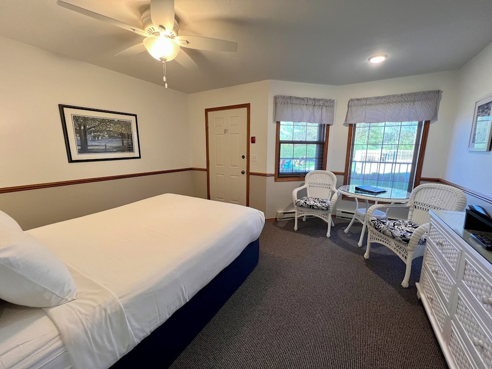Bay Breeze Resort