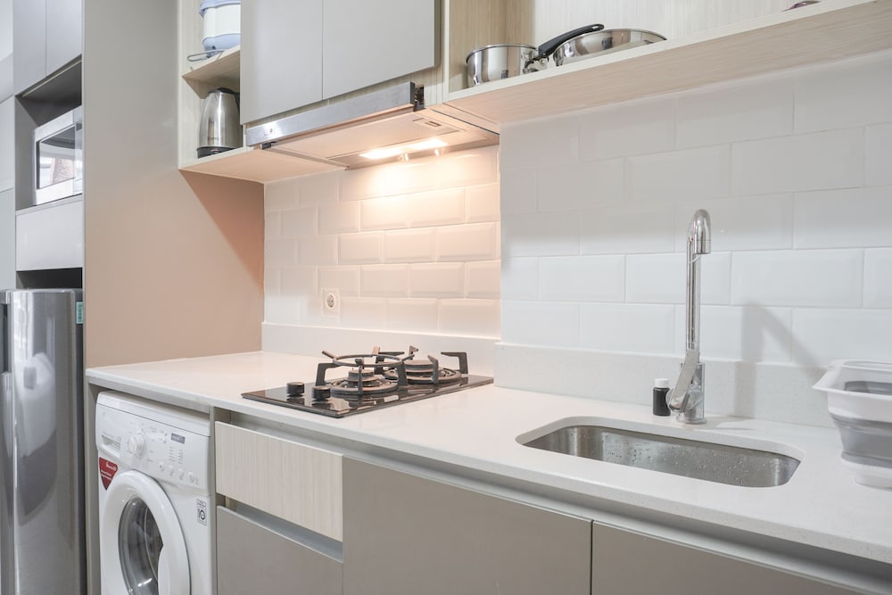 Fancy Designed Studio At Gold Coast Apartment