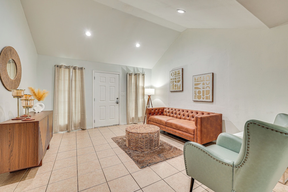 4 Mi to Dtwn Brownsville: Family Home w/ Yard!