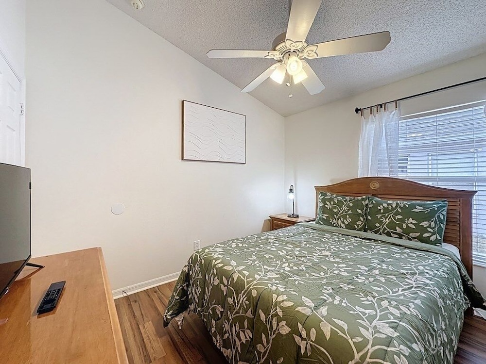 Incredible 4 Bed Pool/spa Home, Minutes To Disney 4 Bedroom Villa