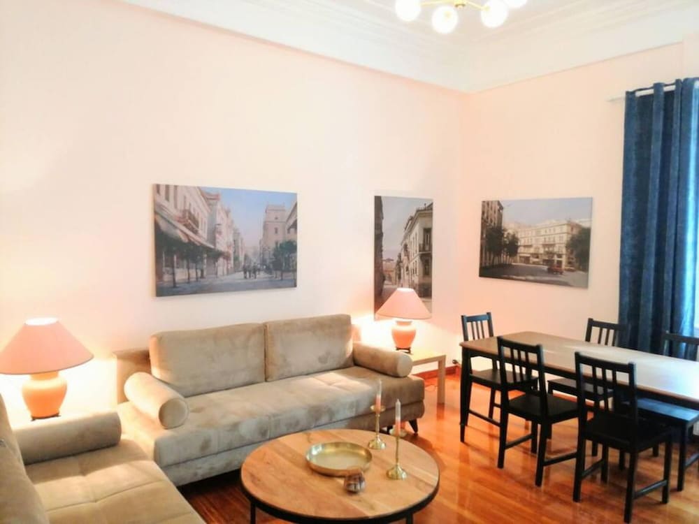 Elegant Apartment in Parliament Square