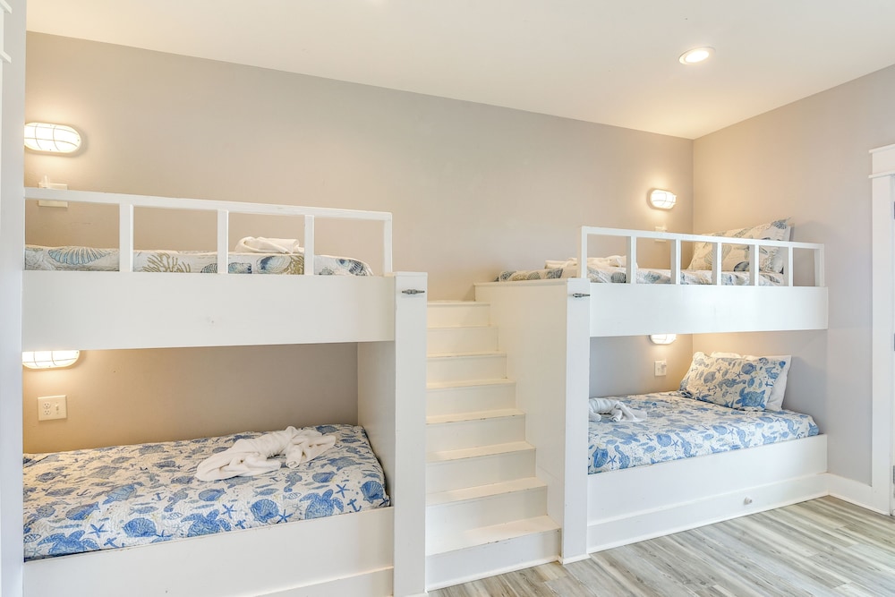 Walk to Coast: Crystal Beach Gem w/ Deck & Views