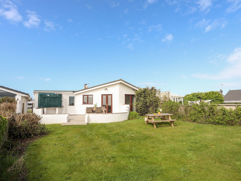 Cwtch Cottage view 2