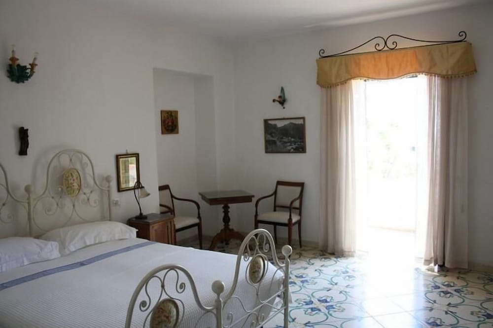Dimora del Podestà, alojamiento y desayuno en Positano — hotel room