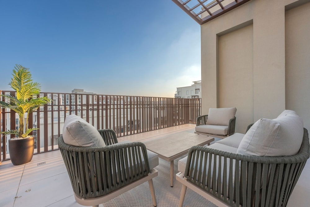 Peaceful 4-bedroom Bright Kitchen Space in Dubai Creek Harbour