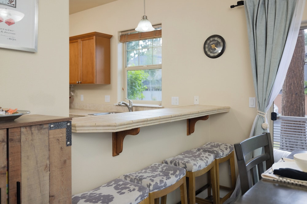 Charming Bend Sanctuary for 6!