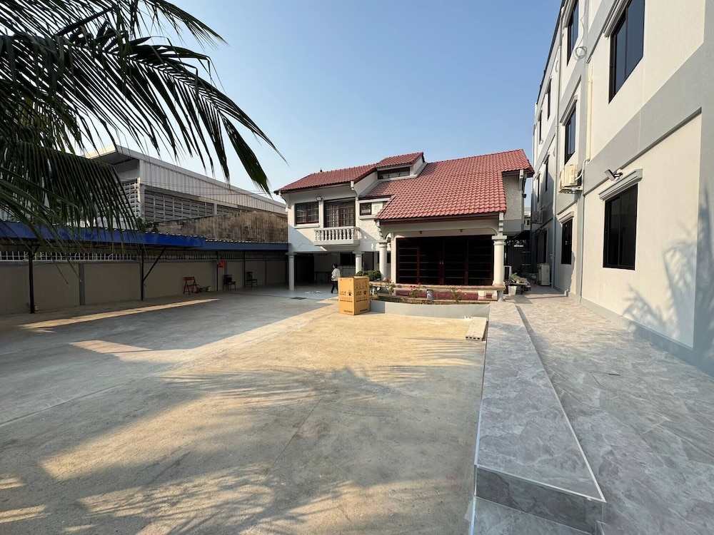Beautiful 2 Story Newly Renovated Bungalow House