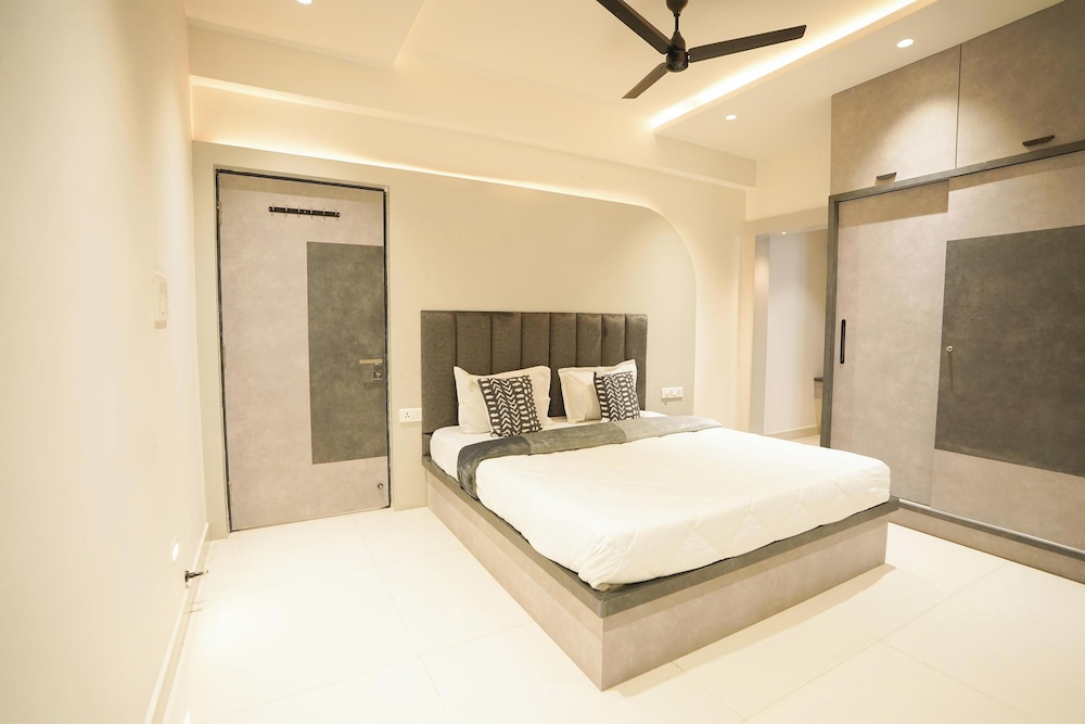 Aurelia Apartment By Red Olive 4bhk 30min Hitech