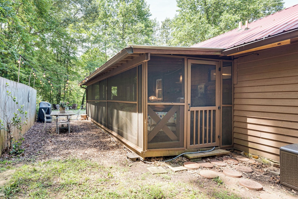 Screened Porch, Deck + Mtn Views: Andrews Retreat!