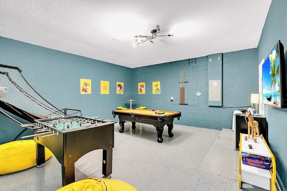 Upstay Lakefront Home w Pool, Game Room and BBQ