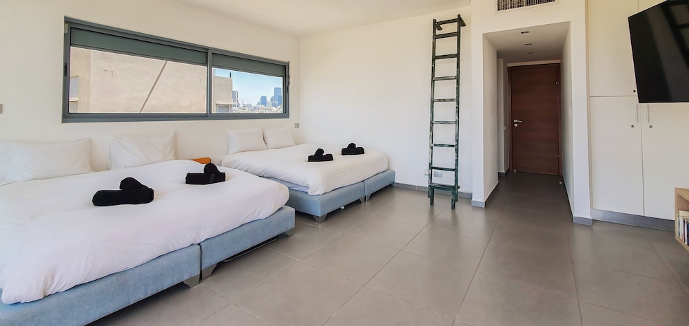 2BDR Roof Top Sea View Neve Tsedek TL56 view 4