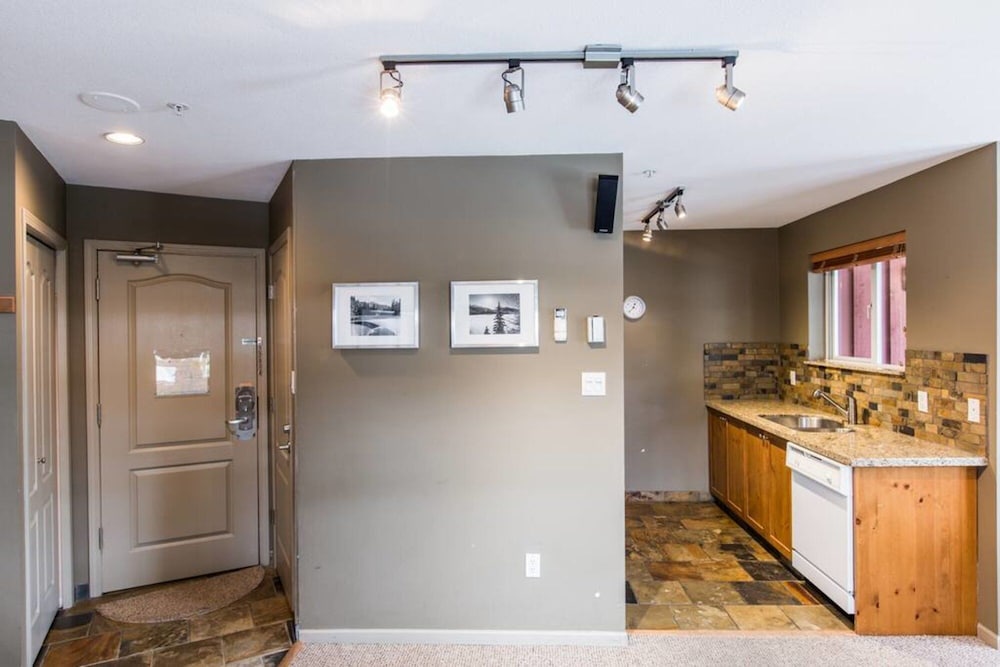 Whistler Village - Best Location - Spacious