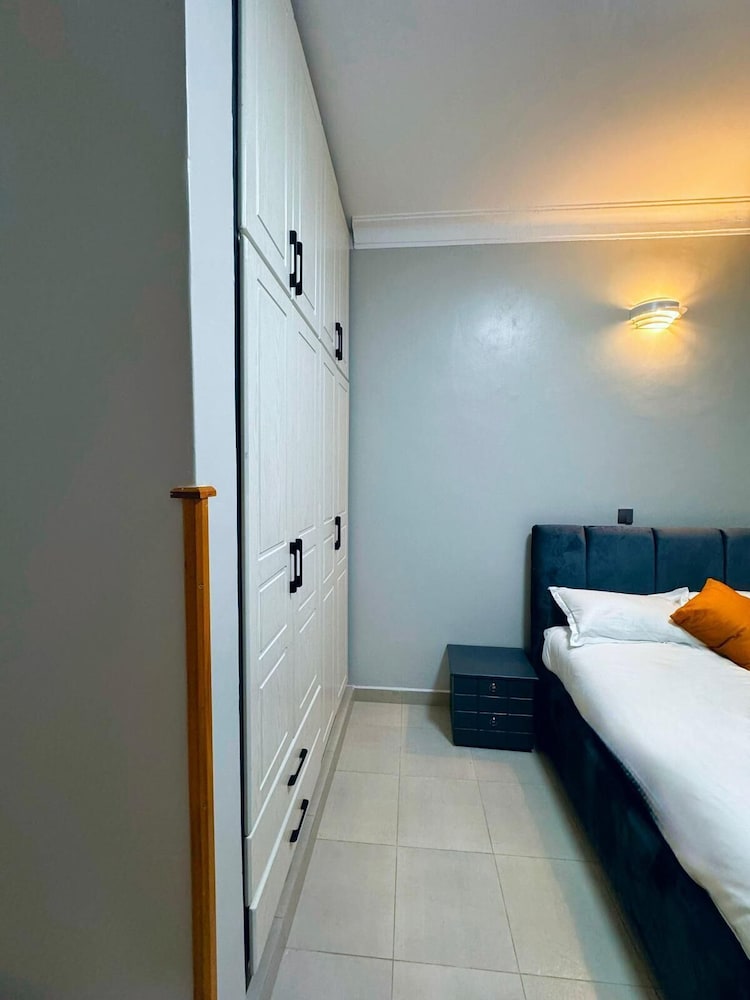 1 Bed-uganda-2people-wifi-closetocity-parking