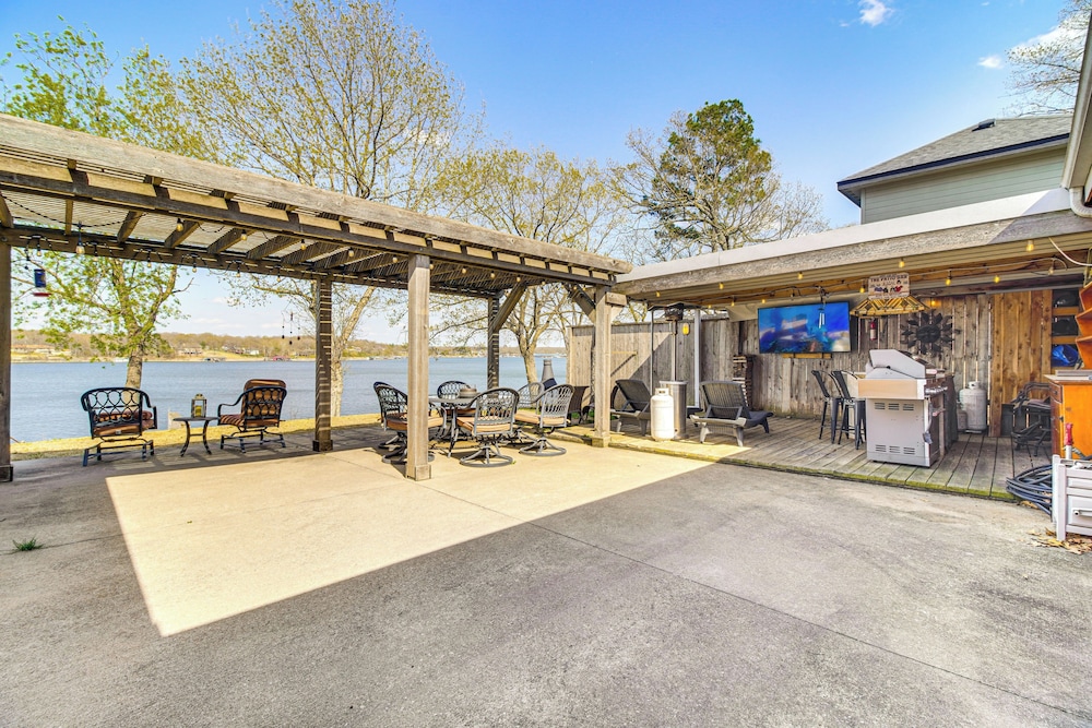 Grove Lake House w/ Boat Dock & Outdoor Spots!