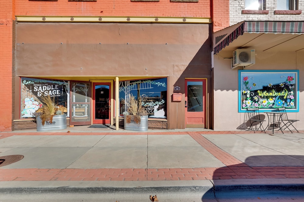 Walk to Shops & Eats: Charming Dtwn Emmett Apt!