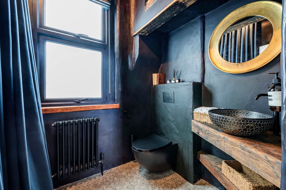 Long Term Stay- Notting Hill by Out of Office Lifestyle
