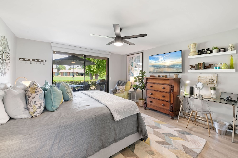 Designer Seville Condo w Golf Mountain Views