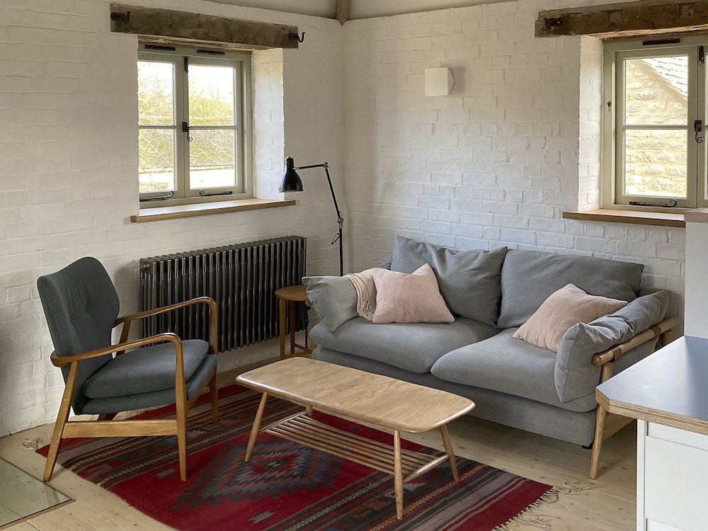 High Cogges Farm Holiday Cottages The Granary