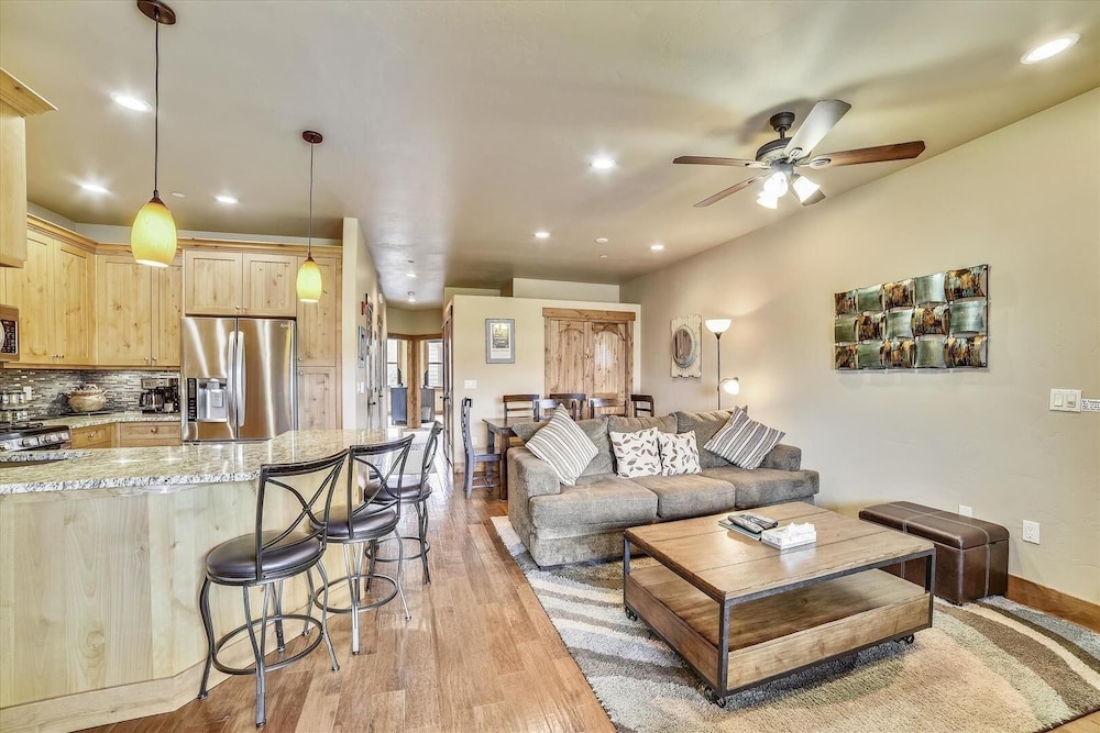 S Off Main #4 2 Bedroom Condo by RedAwning