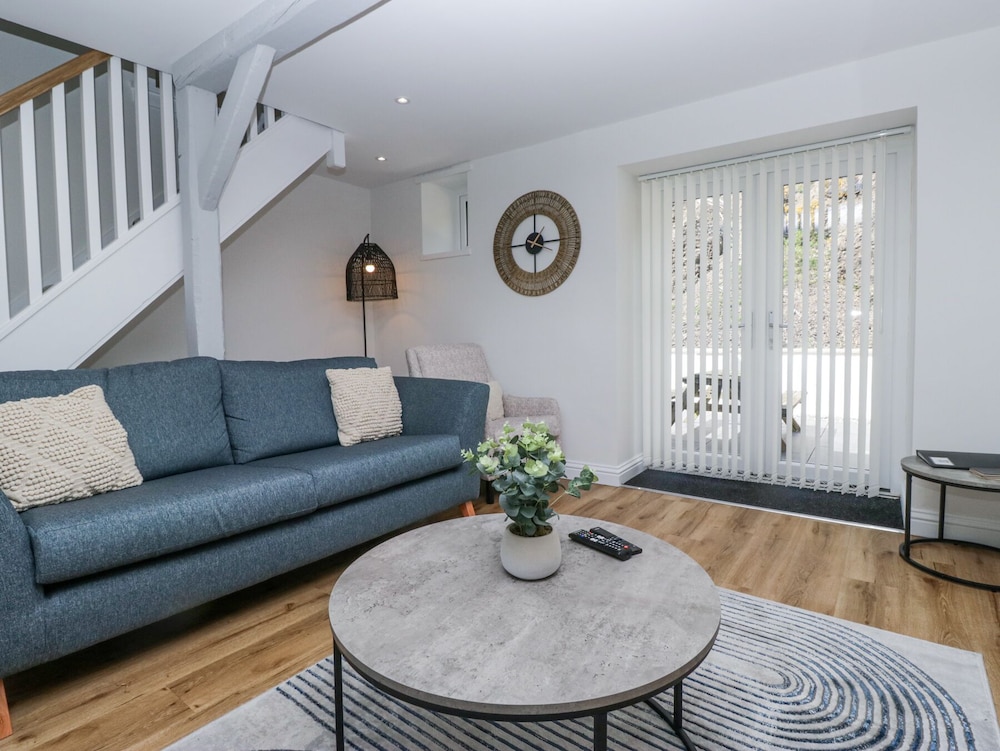 Riverside Cottage No 3