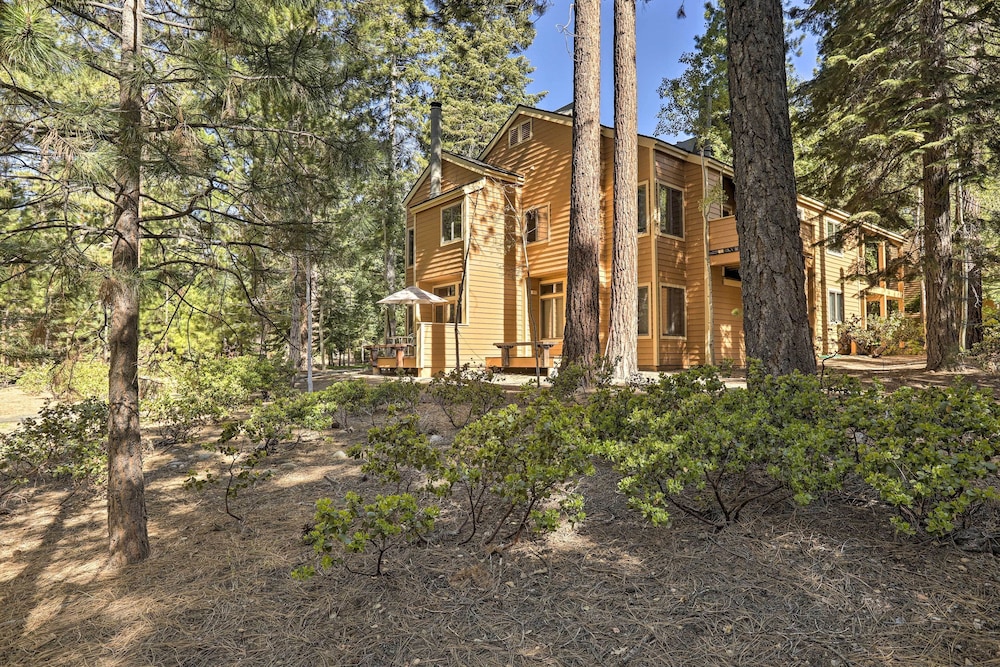 Corner-unit Condo w/ Grill: Walk to Lake Tahoe! view 5