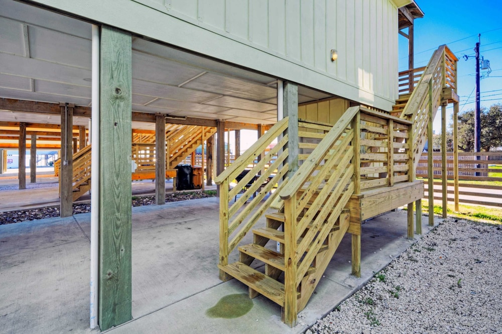 2 Homes on the Bay, Shared Waterfront Pool + Boat Dock Laguna Village Paradise