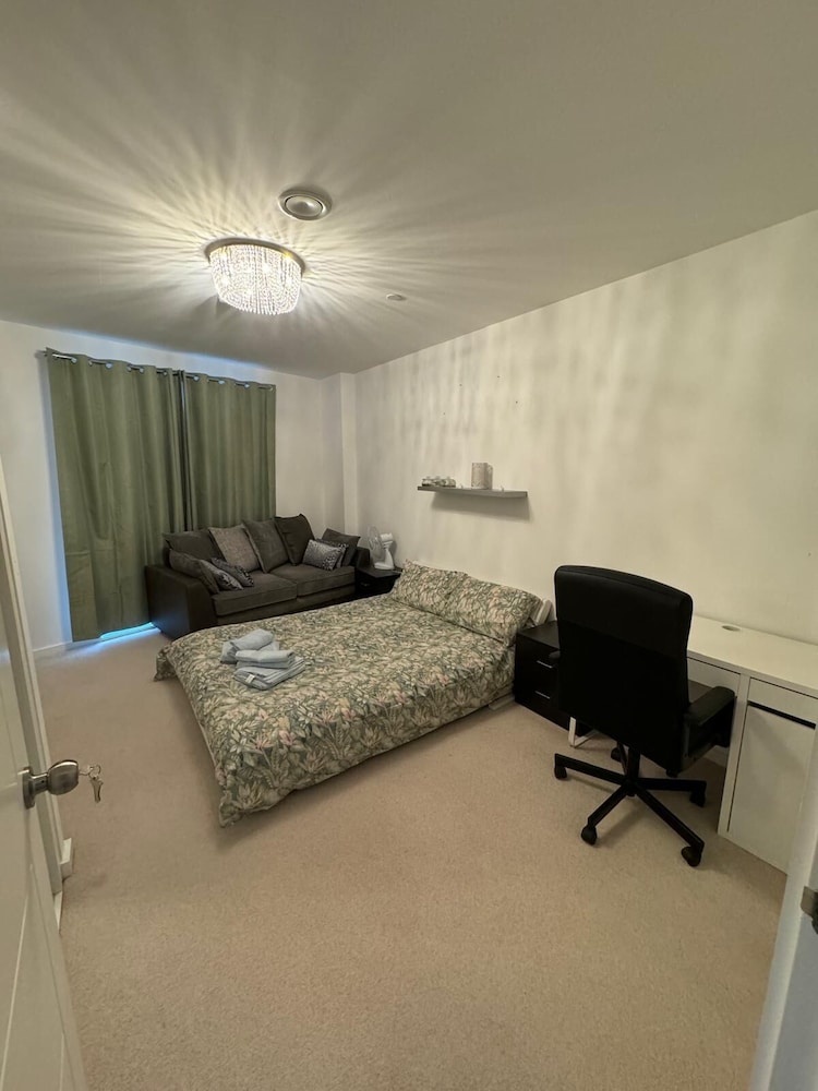 London City Chic Apartment With 3 Bedrooms