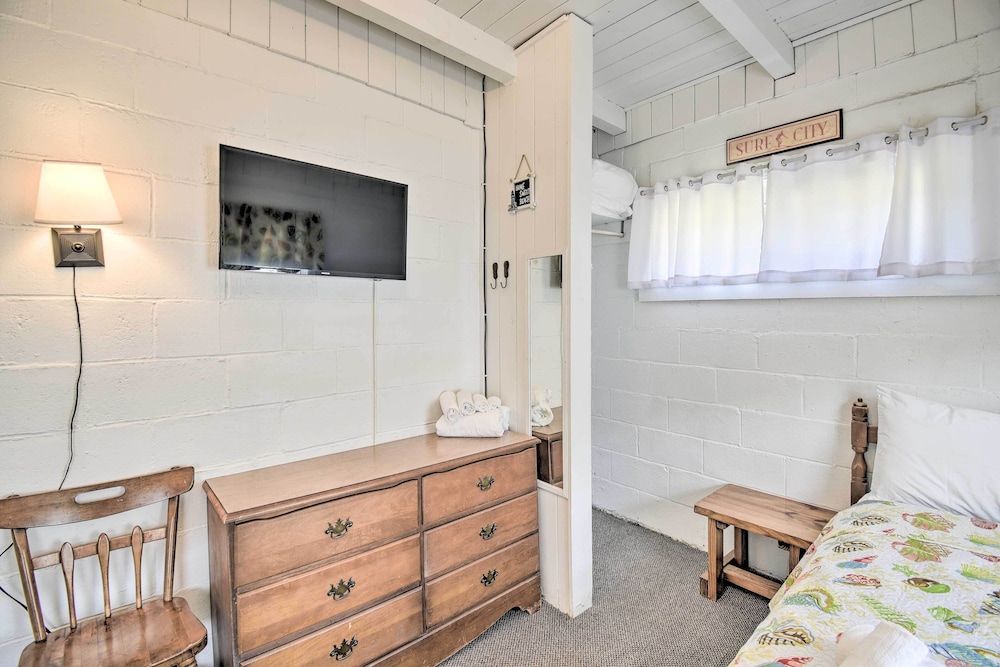 Steps to Ocean: Breezy Myrtle Beach Bungalow! view 2