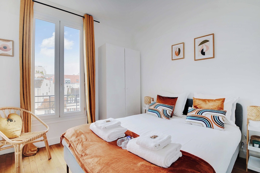 Cozy Apartment 2bdr/4p - in the Heart of Suresnes view 5
