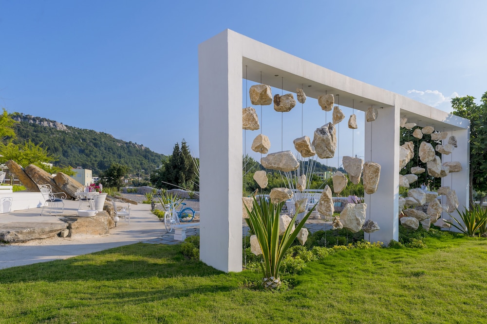 Kouros Home Hotel