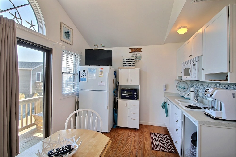 8 The Boat House Studio Bedroom Condo by RedAwning