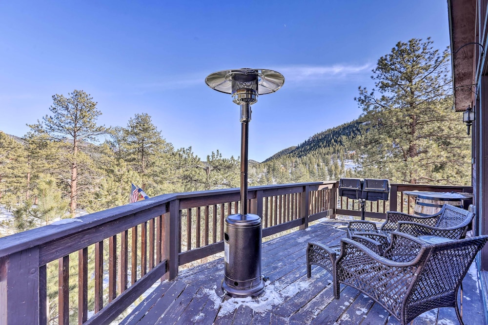 Cozy Bailey Cabin w/ Sweeping Mountain Views! view 5