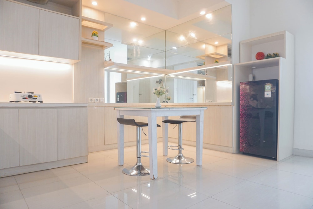 Comfy And Modern 2Br Grand Kamala Lagoon Apartment