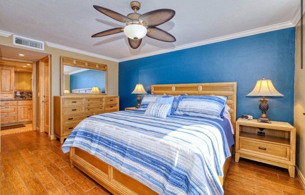 Caper Beach Club 1005
