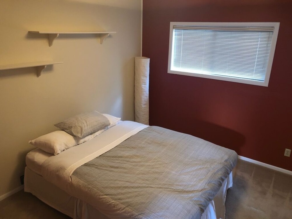 Retro West 3 Bedroom Home by RedAwning view 3